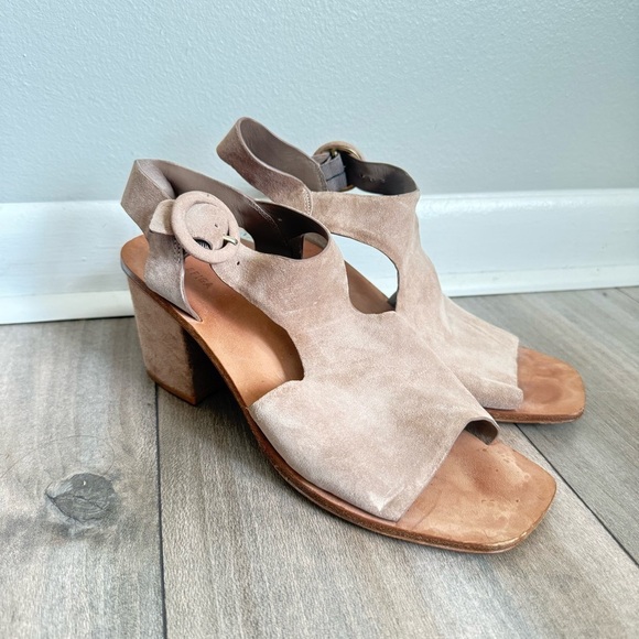 Via Spiga Women's Suede Block Heel Ankle Strap Sandals beige size 8.5 - Picture 1 of 5